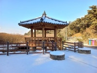 [사진] 눈이 소복이 쌓인 광주 학산사