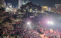 [오마이포토] 4천명 운집 윤석열 마산역 앞 유세