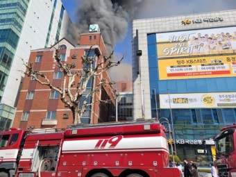 [속보] 청주 산부인과서 불... 인근 건물·차량으로 번져