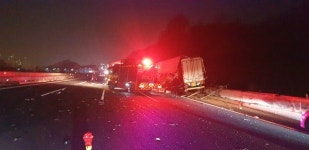 진주 남해고속도로, 9중 추돌 ... 5명 사상자 발생