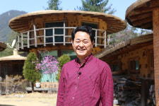스카웃 제의 뿌리치고 귀향, 그는 왜 황토집을 만들었나