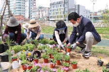 용인시, 경안천에 시민 참여 어울림정원 조성