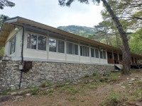 법력으로 억만 개의 돌을 깔았다는 곳