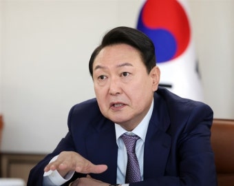 윤 대통령, 북한에 코로나19 백신 등 의약품 지원 방침