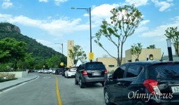 노무현 대통령 13주기 앞두고... 봉하마을 찾은 사람들