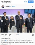 다른 나라 국기에 경례하는 대통령... 의전 실수가 의미하는 것  [取중眞담 2022]