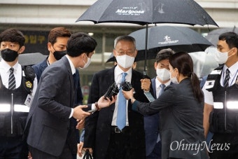 법원, '블랙리스트 의혹' 백운규 전 장관 구속영장 기각