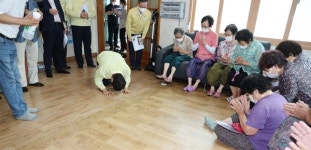 박완수 도지사, 폭염 속 건설현장-무더위 쉼터 점검