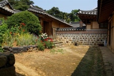 옛담과 굴뚝에 이어 꽃담을 추척해 보겠습니다