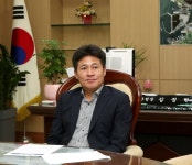 김정헌 인천 중구청장 원도심 부흥과 영종국제도시 발전이 가장 시급