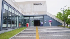유럽인줄... 전국 최초 인증 도서관, 화장실부터 다르네