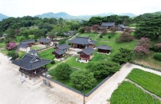 세계문화유산 남계서원, 배롱나무에 붉게 물들다