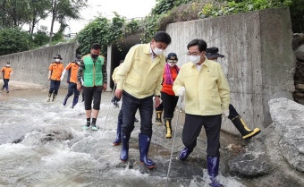 광주 목현천 실종자 수색 현장 찾은 김동연 