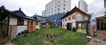 힙하게 변신한 여인숙 골목에서 1박2일 어때요