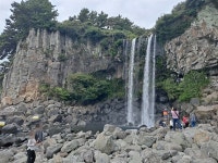 정방폭포 앞에서 파는 갯것... 이게 바로 제주의 맛이지