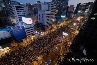 세종대로 가득 메운 촛불... 