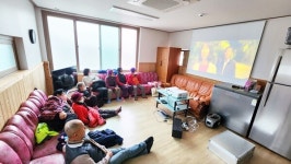완도 약산면 할머니들 재밌는 영화로 또 찾아와 주세요