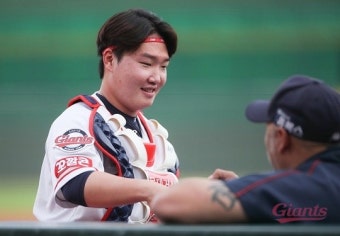 유강남 가세한 롯데, '포수 왕국'으로 거듭나려면?