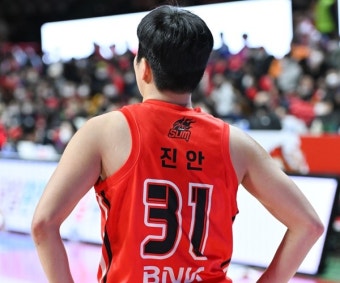 활약 돋보인 BNK 진안, 하나원큐 골밑 유린