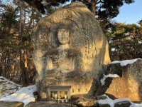 도선국사가 하룻밤 사이에 조성했다는 마애불