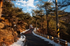 지는 해를 품에 안으며 꼬부랑길을 걸어보시죠 [단칼에 끝내는 서울 산책기]