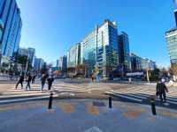 구로디지털산단 수출의 여인상은 가짜다 [우리 도시 에세이]