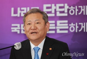 [오마이포토] '사퇴 의사 없음' 재확인하는 이상민 장관