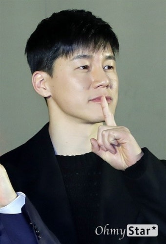 [오마이포토] '대외비' 김무열, 모두의 사랑
