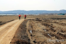 한때 땅값이 서울 명동보다 더 비쌌다던 곳 [성낙선의 자전거여행]