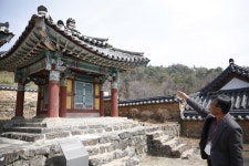 이곳의 괘종시계가 오전 9시 30분에 멈춘 이유