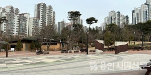이러다 사고 날라... 주말 공원 이용객 도로주차에 주민들 우려