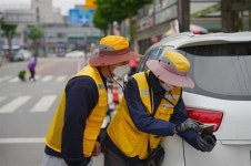 비가 오나 눈이 오나 함양읍내 도로 지키는 이 사람