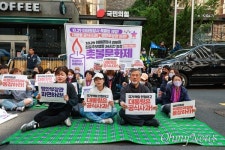 국힘 당사 앞에 선 이태원 유족... 한 유튜버 북 가라 모욕도 [이태원참사_기록]