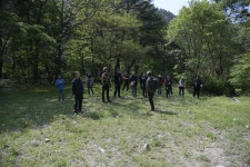 새벽 산새 소리를 들으며 자연과 교감하는 이들