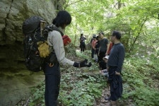 새벽 산새 소리를 들으며 자연과 교감하는 이들