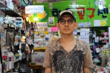 온라인 최저가 시대에 학생들 사로잡은 가게 우린 파는 게 달라요