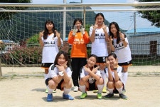 운동장에 퍼지는 웃음소리, 여자축구 동아리는 오늘도 달린다