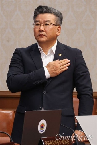 [오마이포토] 김영호 장관, 유병호 사무총장 임시국무회의 참석