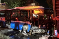 창원마산 석전사거리, 차량 3중 추돌 ... 7명 사상자 발생