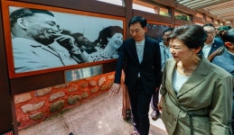 박근혜, 두 번째 공개 외출은 박정희 생가 어머니 49주기 기일