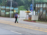 마트 들어선 후 무단횡단·불법유턴 온상지된 도로, 대책 마련해야