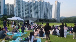 광려천 수변공원, 춤-음악 즐기며 파크골프장 반대