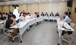 청년농업인 만난 박완수 어려움 극복한다면 좋은 결과