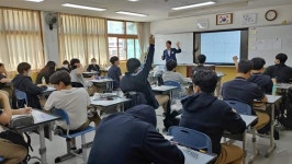 활동가, 보좌관, 강사... 세상을 바꾸는 데 정년은 없어요