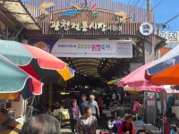 [사진] 명절 앞두고 전통시장, 공원묘지 북적