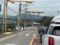 [사진] 성묘 나서는 사람들... 추모공원 주변 혼잡