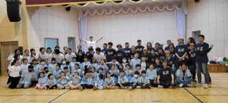 학부모, 교사, 아이들이 함께 노는 학교가 있습니다
