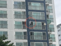 [사진] 홍성 조양문에 내걸린 대형 태극기