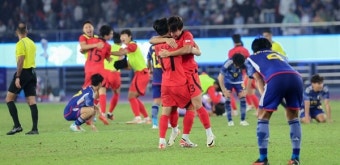전방 압박 통했다... 황선홍호, 일본 물리치고 금메달