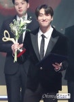 [오마이포토] 대중문화예술상 더보이즈 상현이 대표로 수상